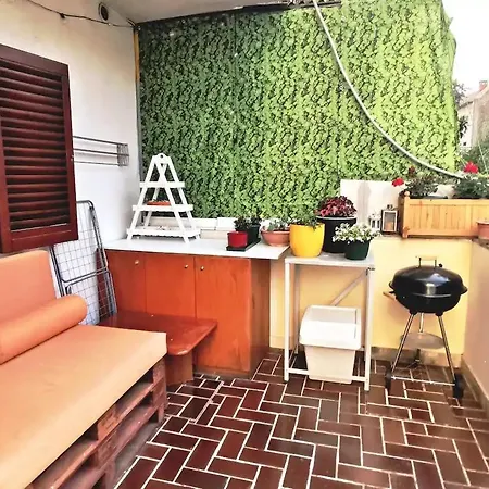 Misho With Terrace Apartment