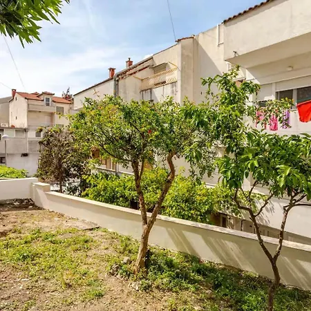 Misho With Terrace Apartman